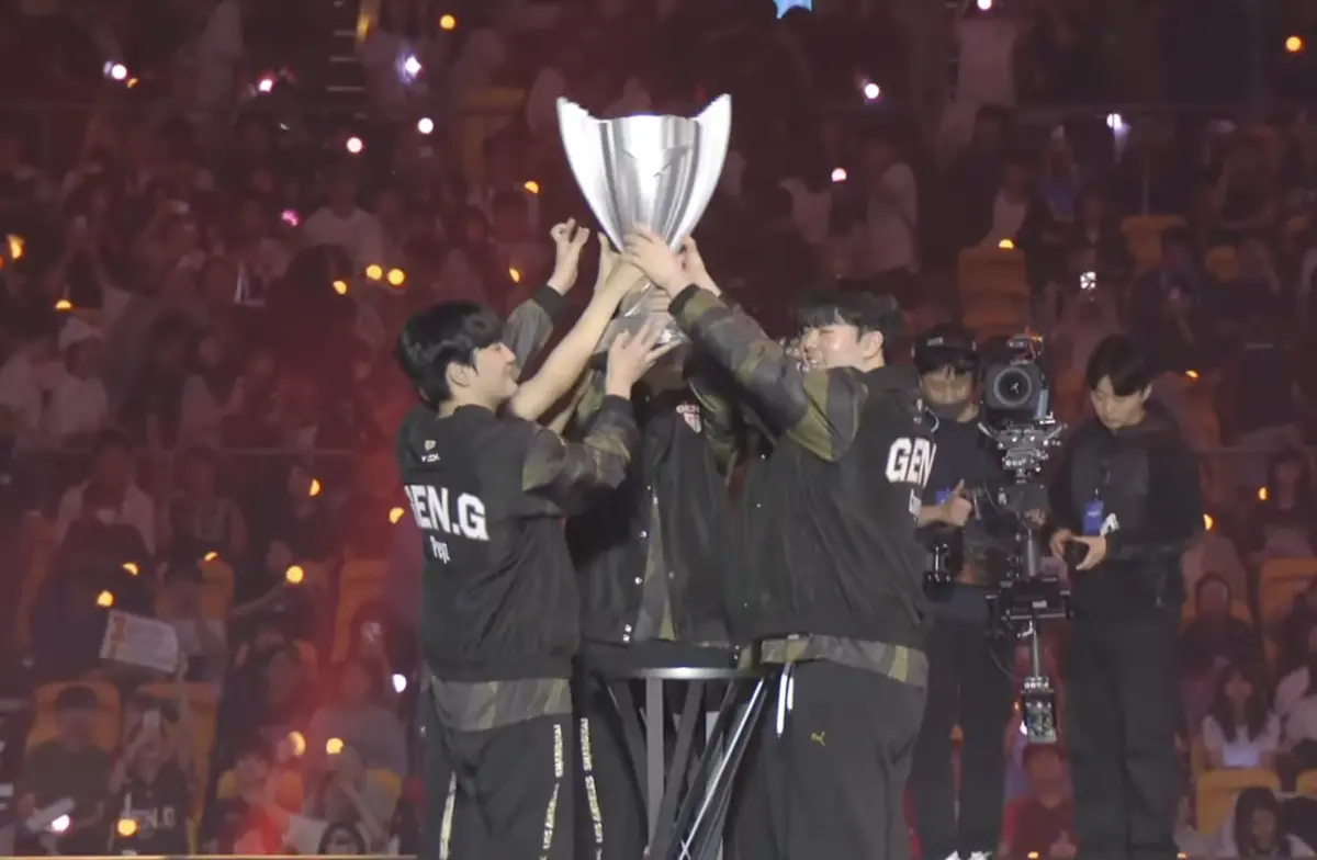 ▲2024 LCK 春季冠軍賽，由 Faker 領軍的世界冠軍班底 T1 對決 GEN，最終 GEN 以3:2擊敗T1，拿下4連霸。（圖／LCK ）