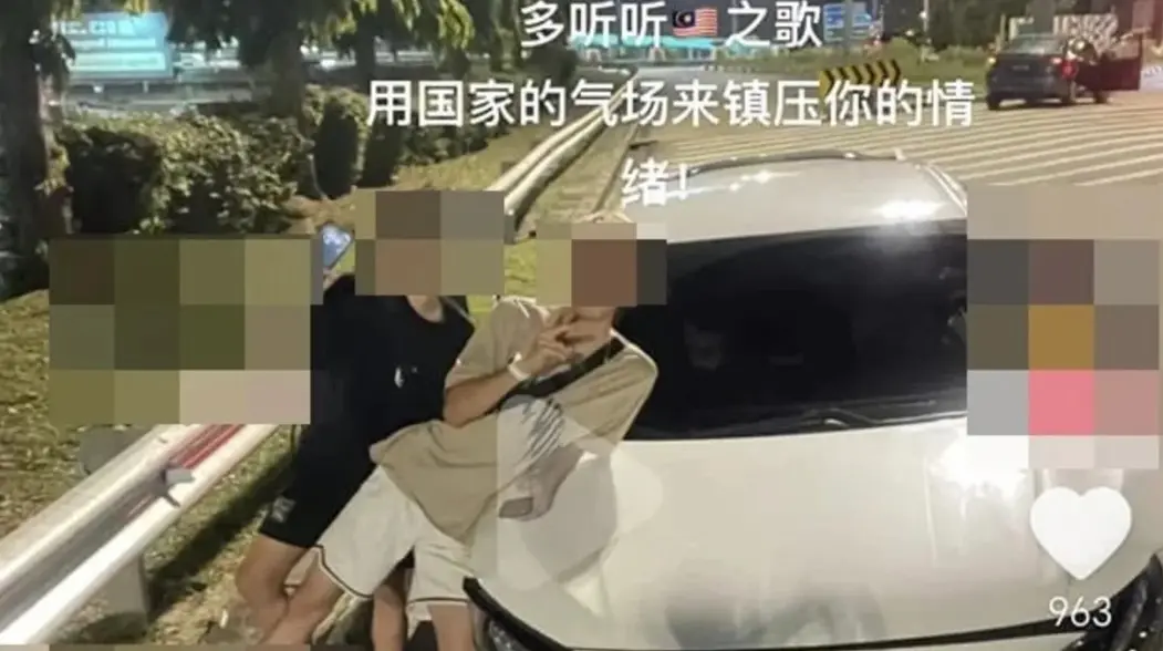 ▲大馬肇事駕駛在車禍意外發生後，竟然比起「勝利手勢」自拍放上網引起爭議。（圖／翻攝自TikTok）