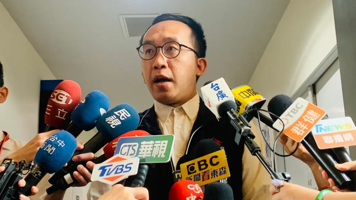 ▲徐巧芯先生、台中市政府研考會主委劉彥澧強調，姊姊夫婦是成年人，應該為自己行為負責。（圖／記者顏幸如攝，2024.04.15）