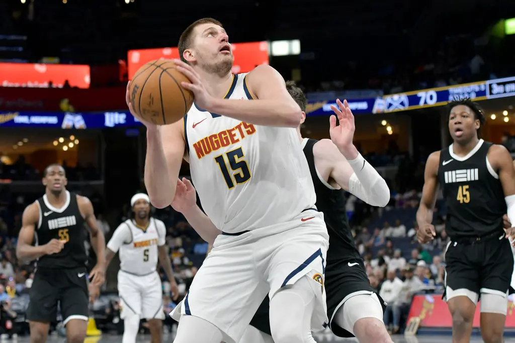 ▲詹皇、Jokic宿命對決！金塊西區第二　首輪可能遇上湖人，重演去年西冠對決。（圖／美聯社／達志影像）