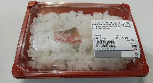 日本30元便當「只附超迷你鮭魚」！眾細看卻狂抖：整盒白飯不夠配
