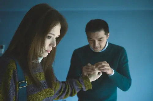 ▲《不夠善良的我們》中,許瑋甯(左)的演技讓觀眾淚腺發達。(圖/公視、MyVideo提供) ▲《不夠善良的我們》中,許瑋甯(左)的演技讓觀眾淚腺發達。(圖/公視、MyVideo提供)