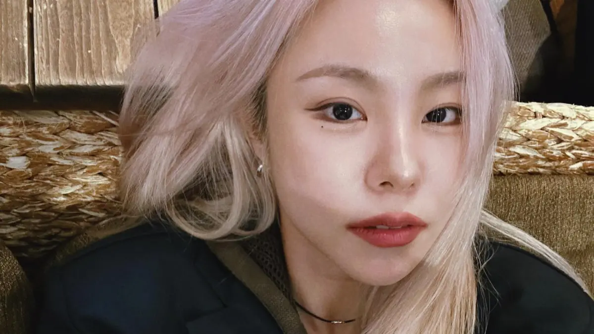 ▲MAMAMOO輝人名字是阿姨所取，跟某部漫畫男主角有關。（圖／輝人IG）