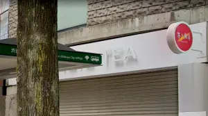 獨/茶の魔手Logo暗喻「壓扁紅太陽」、去日本卻不の 老闆親解答 ▲「茶の魔手」去日本卻不の了,改寫成「茶之魔手」,王老闆透露只是「很單純的,想用漢字表達,我們來自台灣」。(圖/翻攝自Google Map)