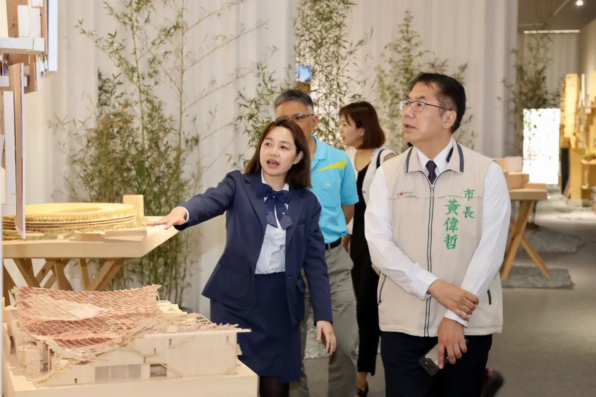 ▲台南市長黃偉哲力邀全台各地朋友一起來參觀台灣唯一一場隈研吾建築設計展。（圖／台南市府提供）
