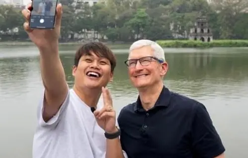 ▲蘋果執行長庫克親自出訪越南，讓中國網友們相當不安。（圖／翻攝自臉書）