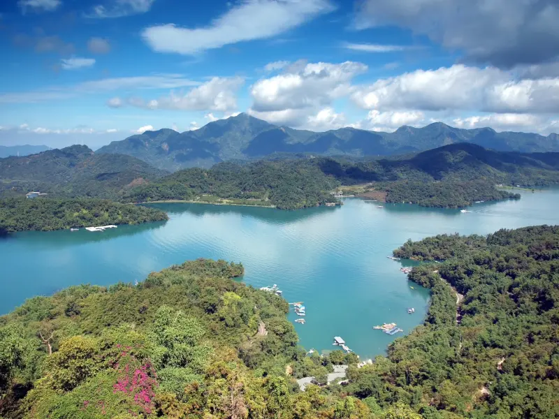 ▲舉世聞名的日月潭美景，每年吸引上萬遊客前來朝聖，可樂旅遊推出「日月潭好好玩」主題行程。（圖／可樂旅遊提供）