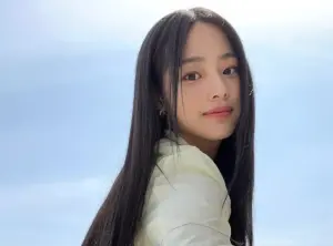 ▲Minji於2022年7月22日,正式以NewJeans第一位成員被公布,同年8月1日,以專輯《New Jeans》正式出道。(圖/取自IG@minji__newjeans) ▲Minji於2022年7月22日,正式以NewJeans第一位成員被公布,同年8月1日,以專輯《New Jeans》正式出道。(圖/取自IG@minji__newjeans)