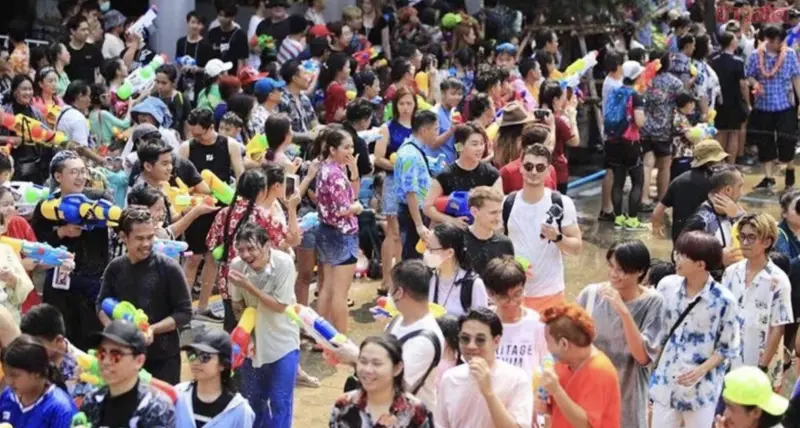 ▲泰國潑水節21天的活動，吸引逾192萬名國際旅客。（圖／翻攝自Khaosod Online）