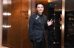 曝舒淇舊照遭轟跪算盤！馮德倫再爆夫妻私密面貌：為什麼要跪呢？
