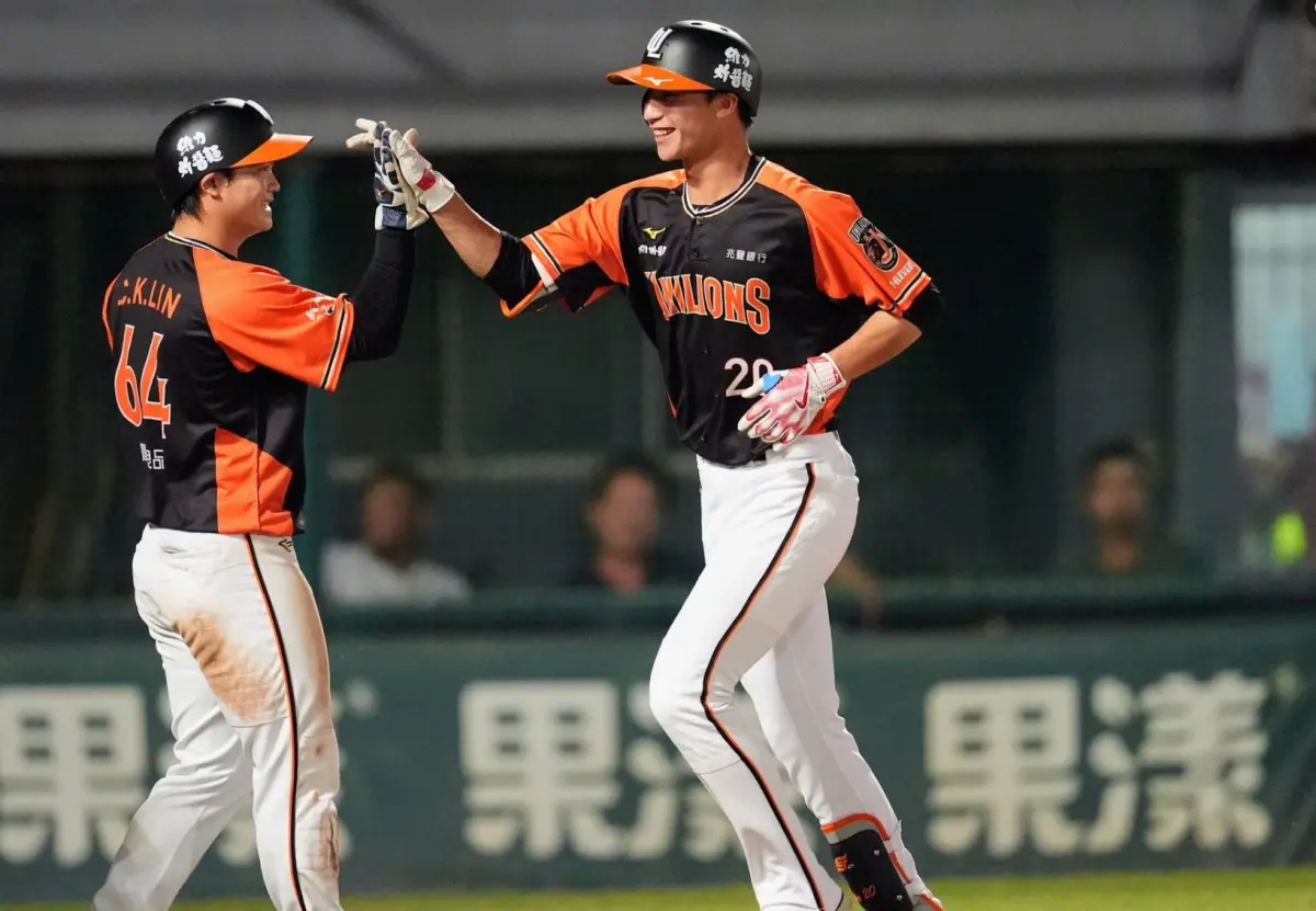 ▲統一獅「怪物新人」林佳緯敲出職棒生涯首轟。（圖／統一獅提供）