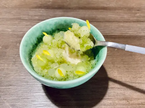 全台唯一必比登冰淇淋!台中MINIMAL春季菜單:-196℃起吃7種溫度 ▲打破記者刻板印象的「-5℃ 瓜果/白乳酪/佛手柑」,是整套最清爽卻也極為深刻的口味。(圖/記者蕭涵云攝)