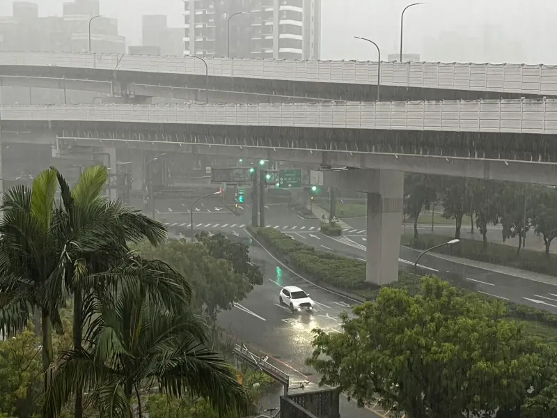 台北大雨「3小時灌80毫米」！賈新興：相當於「杜拜半年雨量」