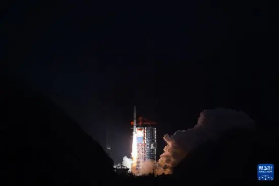 ▲西昌衛星發射中心發射長征二號丙運載火箭升空。（圖／新華社）