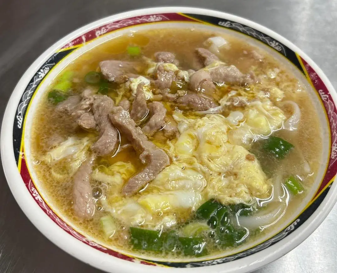 ▲桃園龍岡米干節本週末將登場，卻傳出當地50年老店「阿珍米干」停業，原因是因為寶林茶室一案造成食安風波，衛生局頻稽查希望要求改善環境，業者無力重新裝潢，遂而決定停業。（圖／翻攝我是龍岡人臉書）