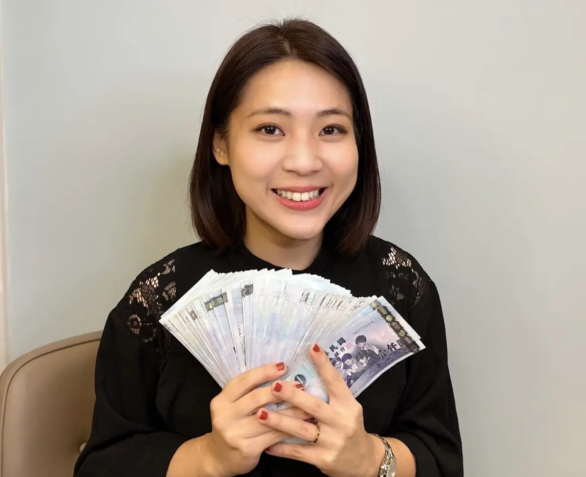 ▲徐巧芯遭爆全身名牌高檔貨。（圖／取自徐巧芯臉書）