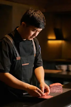 ▲料理長莊協霖（Jason Chuang）過去擁有日式燒肉名店、頂級燒肉私廚的豐富歷練。（圖／牛花燒肉提供）