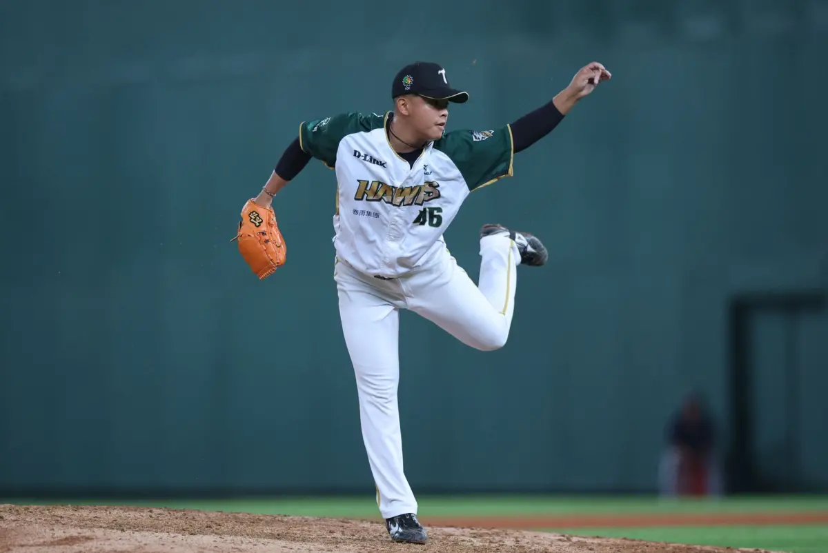 ▲台鋼雄鷹牛棚投手黃群，在9局下領先2分的狀況後援登板，結果被富邦悍將的張育成敲出再見三分砲，受訪坦言當天晚上睡不好。（圖／NOWnews資料照）