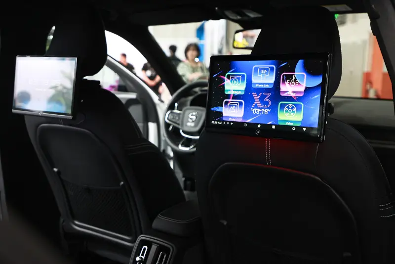 ▲凱銳光電參與2024年台北國際車電展大秀肌肉,董事長林傳凱透露今年鎖定飛機後座影音娛樂系統,吸引許多飛機製造商洽詢,是公司很大的里程碑!(圖/記者葉政勳攝)