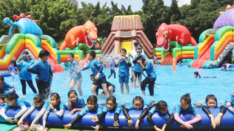超狂兒童月！新上國小打造全國最大校園跳跳屋氣墊樂園