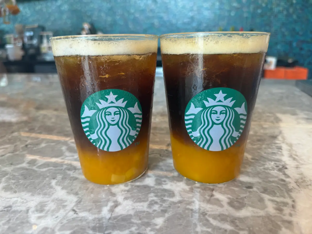 ▲星巴克經常推出買一送一的活動，但你知道怎麼買才是最划算的嗎？（圖／記者鍾怡婷攝）