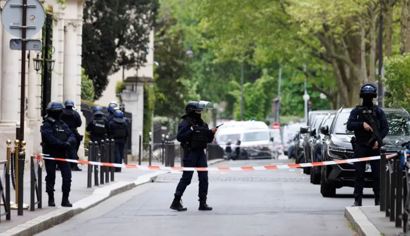 ▲法國19日發生有人闖進伊朗駐法領事館，揚言要「自我引爆」的事件，幸好最終無人傷亡。（圖／美聯社／達志影像）
