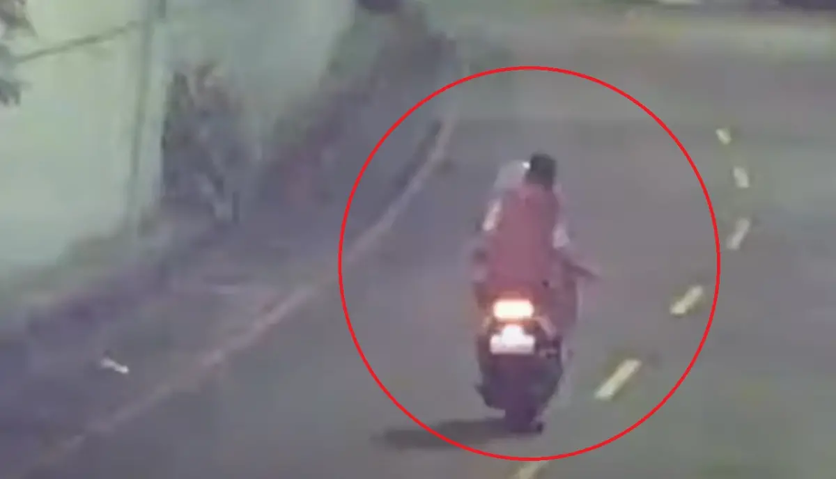 ▲許男無照騎乘機車「炸街」擾民還拒檢，警方一路尾隨逮人，並依法開出15張罰單，共計12萬500元罰鍰。（圖／翻攝畫面）