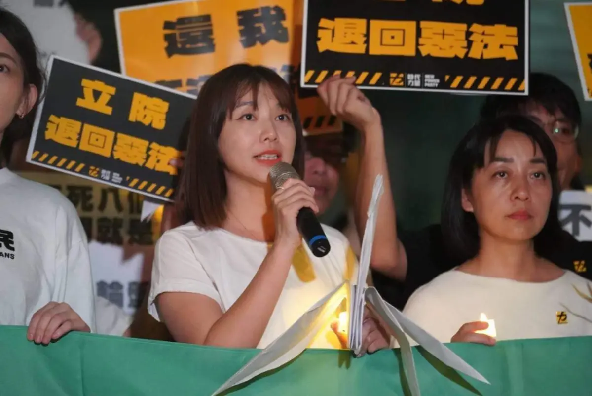 ▲張雅琳呼籲，大家把重點擺在徐巧芯委員財產申報不明以及快速累積的財富。（圖／翻攝張雅琳臉書）