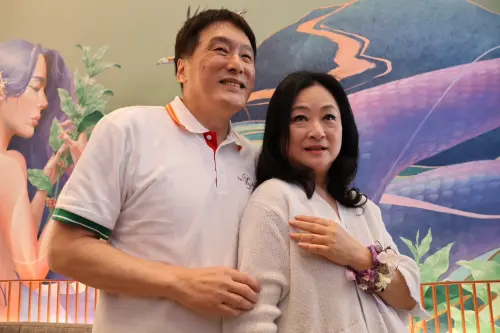 ▲統一集團掌舵手羅智先（左）與美麗事業董事長高秀玲。高秀玲耗時多年將 DREAM PLAZA 打造為集團「品牌展示中心」，不僅是為了百貨營收，更是統一零售生態系的延伸。（圖／NOWNEWS資料照）