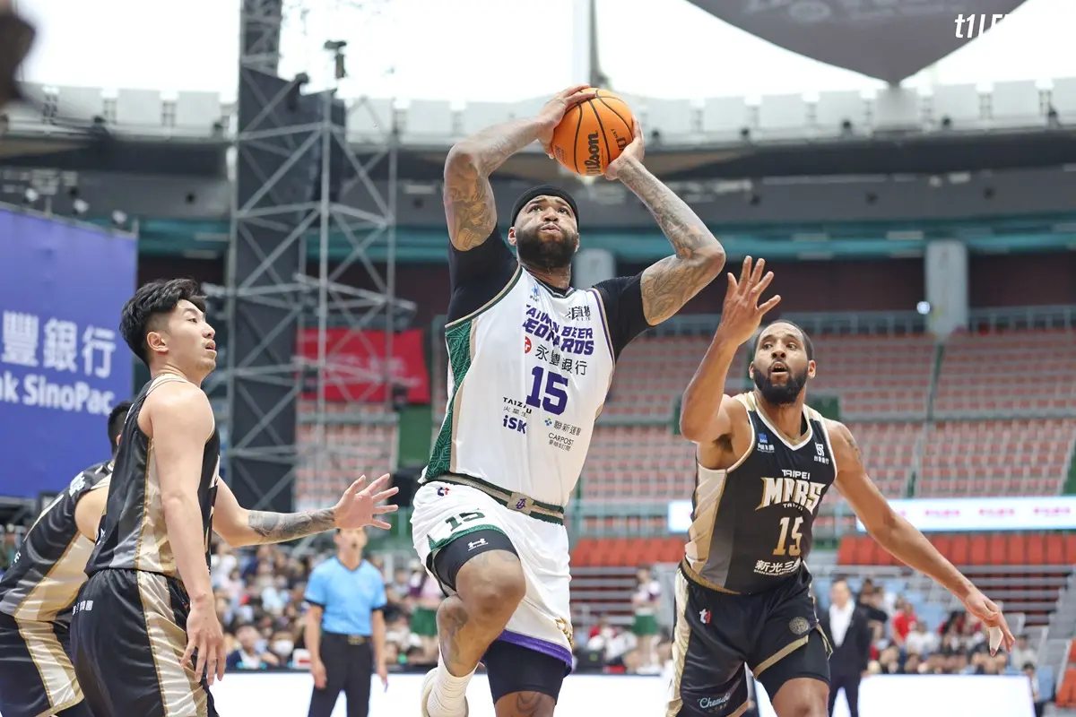 ▲前NBA球星「表弟」卡森斯（DeMarcus Cousins）回歸台灣職籃T1聯盟後的首戰，攻下25分8籃板，率領雲豹以101：96擊敗戰神，取得近期5連勝。。（圖／T1聯盟提供）