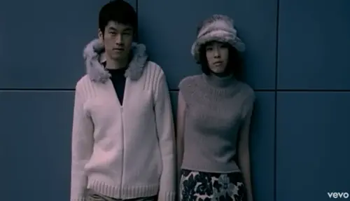 ▲一片歌手不能忘了兄妹組合JS,聖誕節神曲〈Say Forever〉傳唱25年。(圖/GOGO & MEME YouTube) ▲一片歌手不能忘了兄妹組合JS,聖誕節神曲〈Say Forever〉傳唱25年。(圖/GOGO & MEME YouTube)