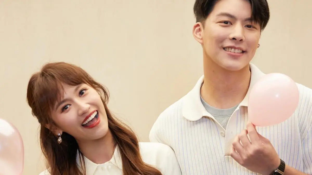 ▲吳姍儒（左）藏了3個月驚喜宣布懷上第二胎，而且是一位女孩，甜蜜同框老公直呼：「歡迎妳，我們親愛又陌生的新寶寶。」（圖／吳姍儒IG）