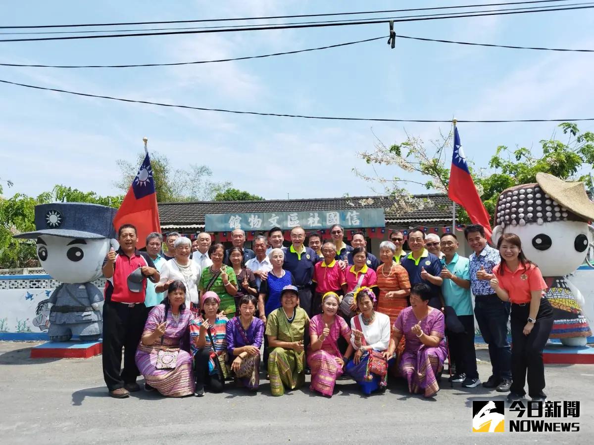 ▲退輔會主委馮世寬率領幹部里港鄉信國社區，關懷滇緬義胞。（圖／屏東榮服處提供）