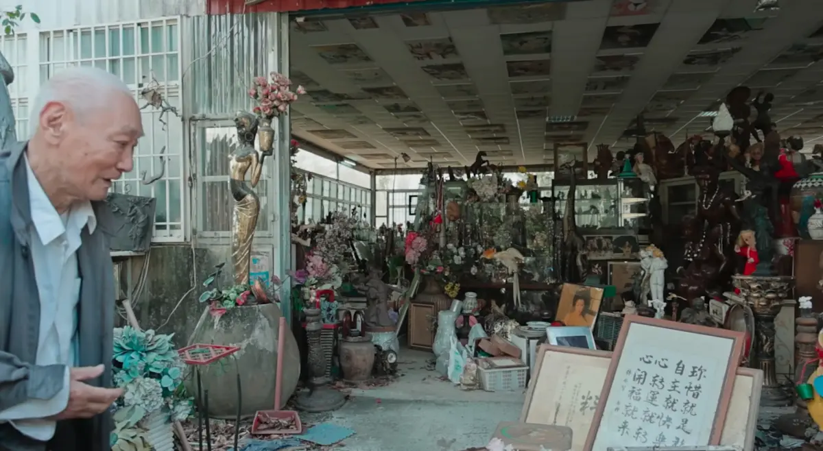 ▲YouTuber孫女近日發現了一個台灣隱藏景點，是由89歲退休的牙醫師所開設的「私人性愛博物館」，而且門票只要100元就能參觀。（圖/YT@普通女子孫女）