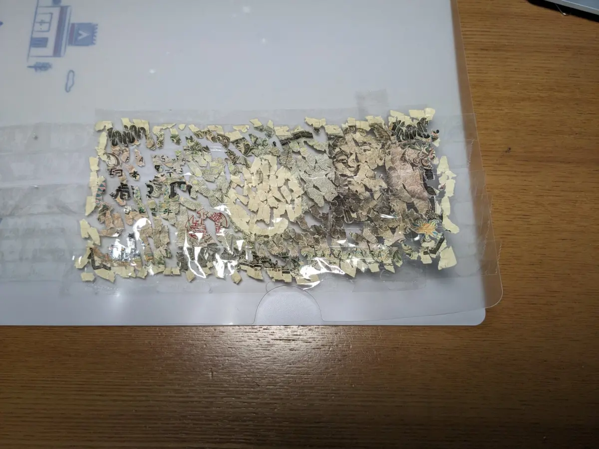 ▲神人耗時3周時間，把1萬元鈔票從紙屑拼湊還原。（圖／取自X@C8kCGa5jT0LlbuA）