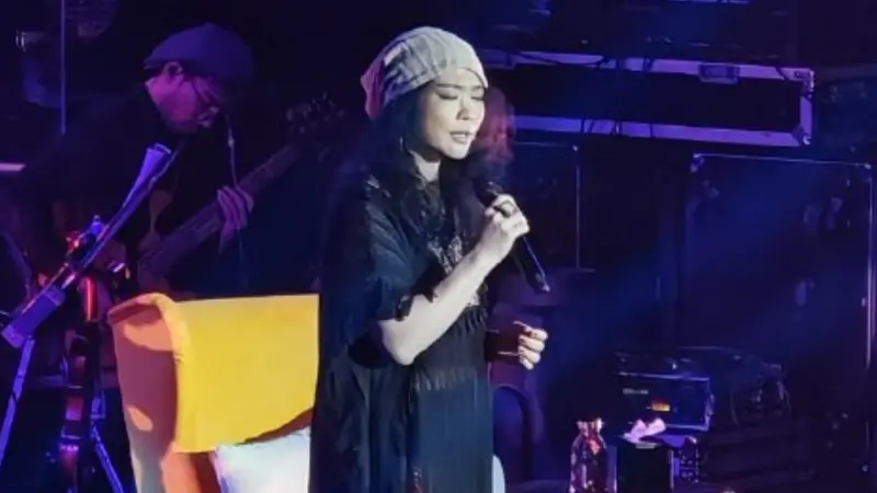 ▲許美靜在中國南京舉辦「夢見見面音樂會」演唱會，2個半小時的演唱會時間，她只有30分鐘真的開口唱歌，粉絲氣到直接喊退票。（圖／翻攝自微博）