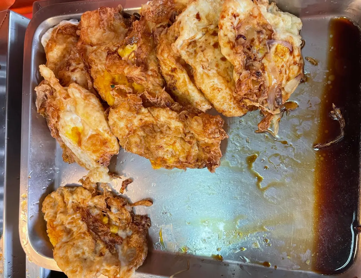 ▲有主婦覺得自助餐店荷包蛋特別好吃，但是在家嘗試還原卻都沒成功過，讓她只好上網求助。（圖／取自家常菜）