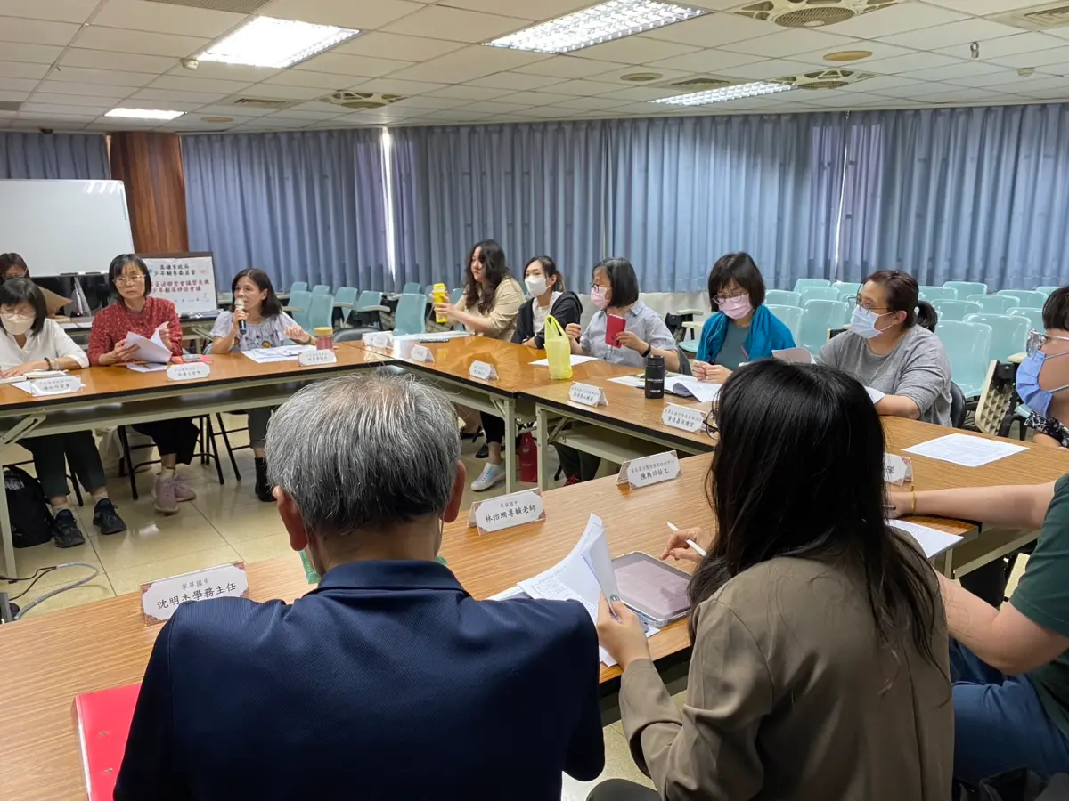 ▲少輔會運用「行政輔導先行」機制，優先由少輔會結合福利、教育、心理、醫療等各類相關資源，進行會議討論資源整合。（圖／高市少年隊提供）