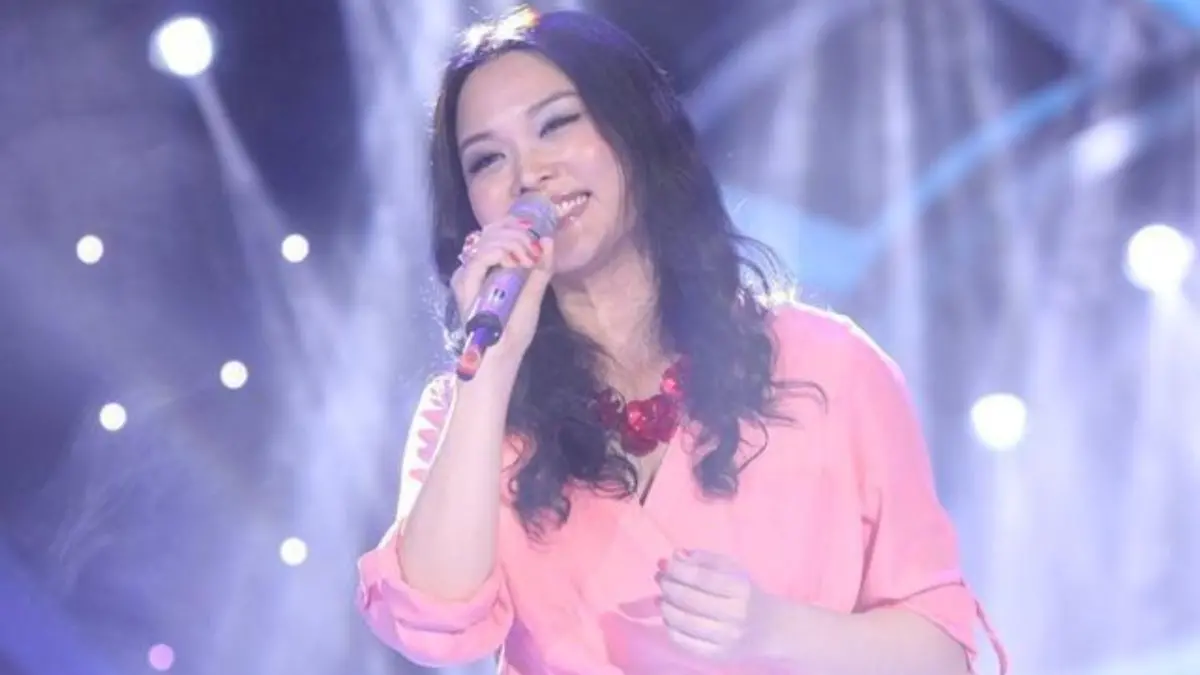 ▲許美靜唱紅《城裡的月光》，原本是前途大好的歌后，卻因為和已婚音樂製作人陳佳明傳出不倫戀，精神逐漸失常。（圖／翻攝自微博）