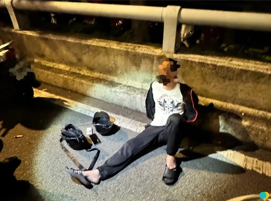 ▲李男疑因缺錢購買毒品，今天凌晨騎車跑到新北市三峽區一間便利商店行搶，所幸警方半小時隨即將其逮捕送辦。（圖／翻攝畫面）