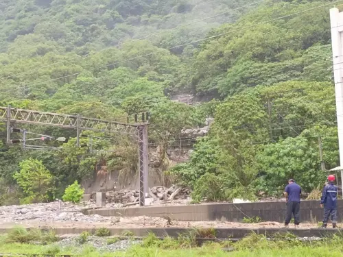 台鐵漏夜搶修！和仁=崇德恢復「雙向通車」　
