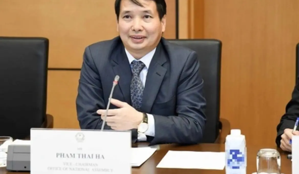 ▲ 越南公安部22日以濫用職權罪名逮捕國會主席王庭惠的助理范泰哈。（圖／翻攝自臉書）