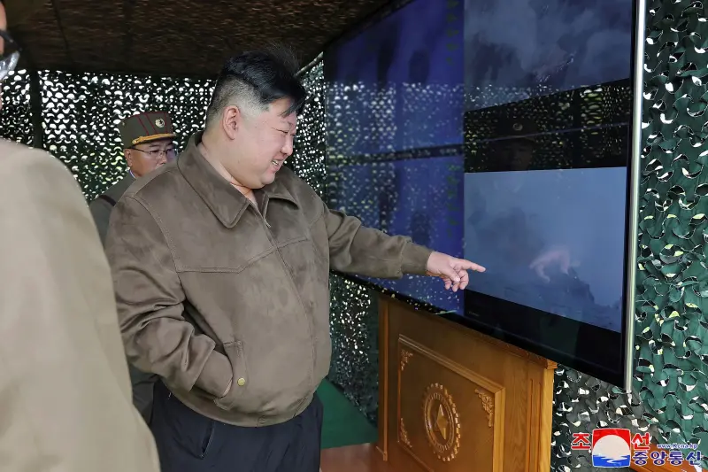 ▲北韓22日進行了首次核反擊演習，金正恩巡視了這場模擬演習。（圖／美聯社／達志影像）