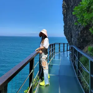 蔡依林才去過!花蓮豐濱「親不知子天空步道」崩塌 空拍照震撼曝 ▲「親不知子天空步道」因藝人蔡依林一張美照瞬間爆紅。(圖/翻攝自蔡依林IG)