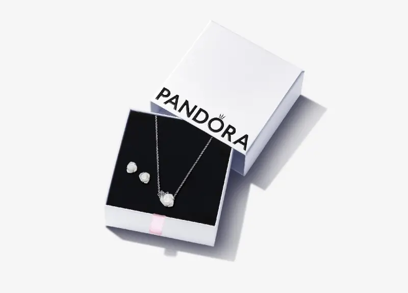 ▲遠百桃園Pandora全新母親節玫瑰飾品浪漫登場。（圖／品牌提供）