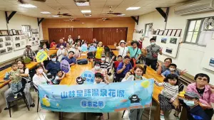 ▲參加首發團「星光螢舞甜蜜蜜」民眾開心合照。(圖/高市府觀光局提供) ▲參加首發團「星光螢舞甜蜜蜜」民眾開心合照。(圖/高市府觀光局提供)