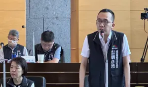 不甩溫朗東!劉彥澧戰力滿血 為中市府民調爭議舌戰江肇國 ▲劉彥澧雖聲帶不適,仍全力迎戰民調爭議。(圖/記者顏幸如攝,2024.04.23)