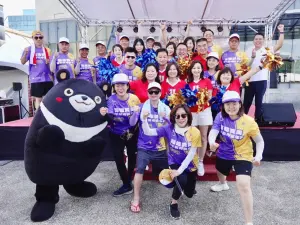 ▲高雄市議會議長康裕成向全體議員下達「召集令」,不分黨派籌組閃亮亮的鑽石隊伍參加龍舟賽,一起為議會爭取榮譽。(圖/高雄市議會提供) ▲高雄市議會議長康裕成向全體議員下達「召集令」,不分黨派籌組閃亮亮的鑽石隊伍參加龍舟賽,一起為議會爭取榮譽。(圖/高雄市議會提供)