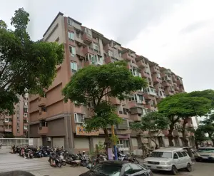 ▲嘉義縣「故宮南苑」是唯一北台灣外上榜的熱門交易社區，主打10坪以內的套房，約130萬元即可入主。（圖／翻攝Google Map）