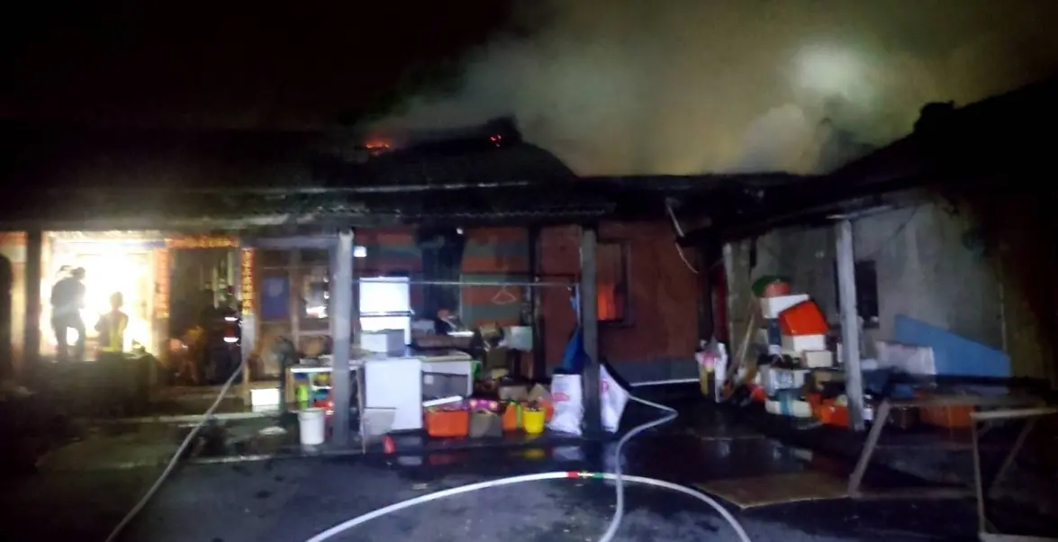 ▲彰化縣埤頭鄉堤頭路一處三合院清晨大火，99歲前鄉長夫人命喪火場。（圖／翻攝畫面）